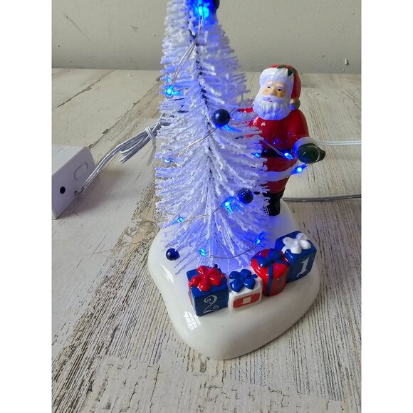 Dept 56 Santa comes town‎ 2021 6007775 new tree light up - Picture 3 of 11